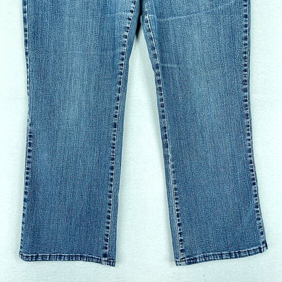 St John's Bay Womens Jeans Blue Size 34 (34x26) Bootcut High Rise Denim Wash - Picture 3 of 9
